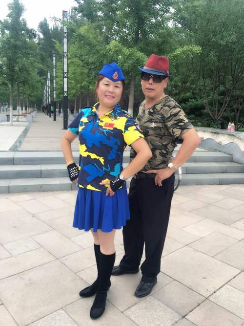 站京津冀红色志愿队在石厂世纪公园举办庆八一建军90周年公益文艺晚会